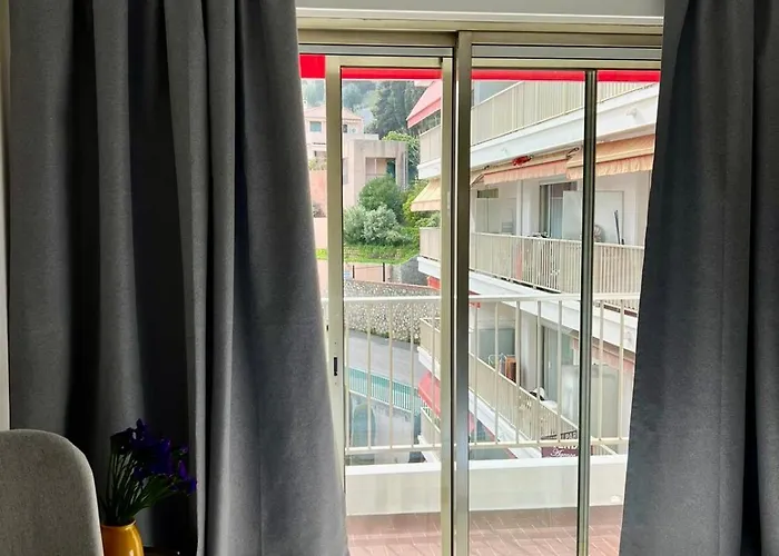 Les Sablettes マントン